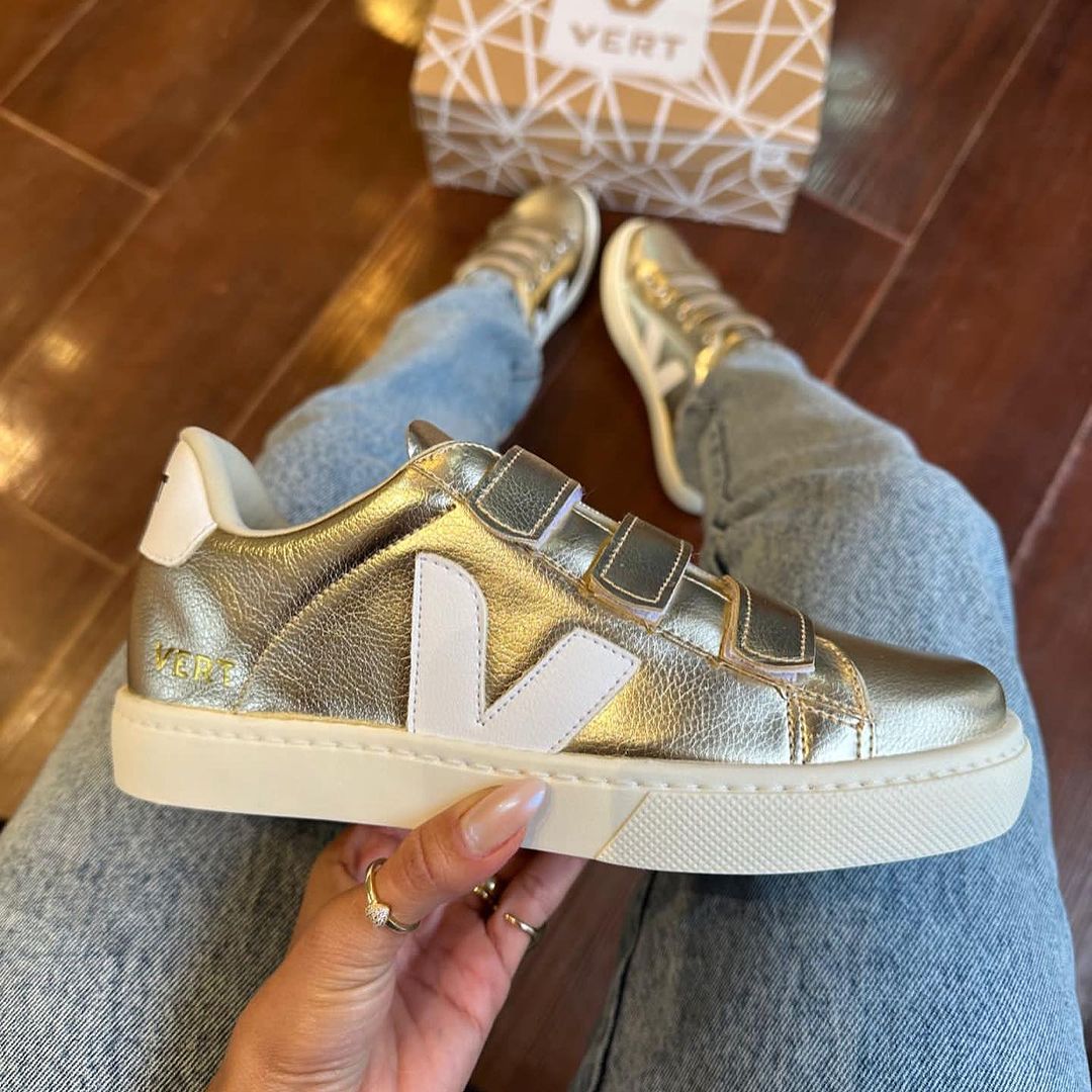 TĂȘnis Velcro Dourado e Branco Premium