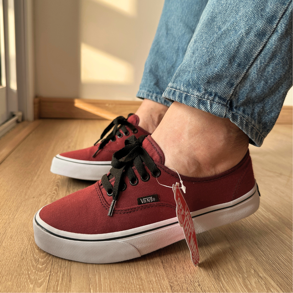 vans slip on bordo Cinosural International School