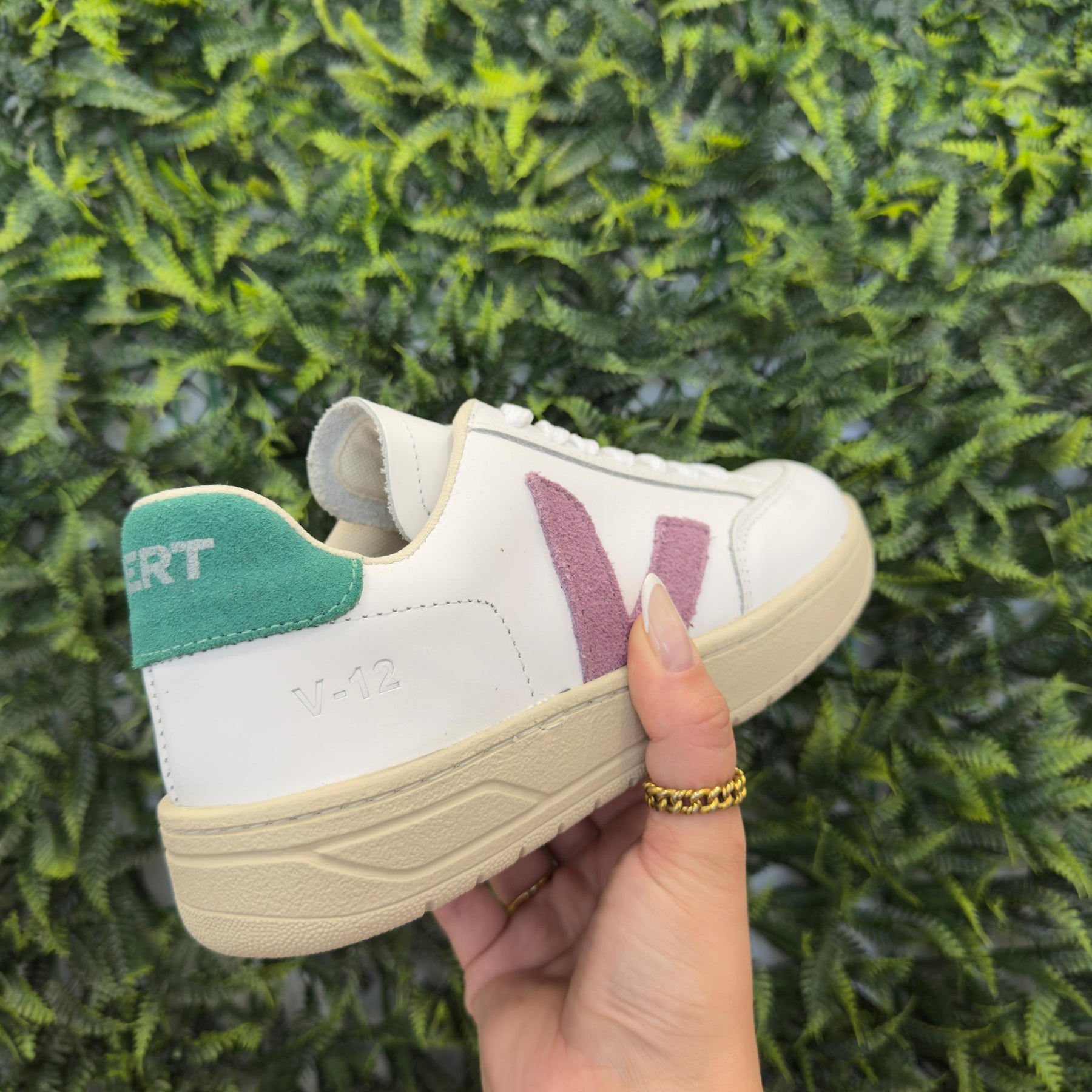 Tênis V-12 Cadarço Branco, Roxo e Verde Couro Legítimo