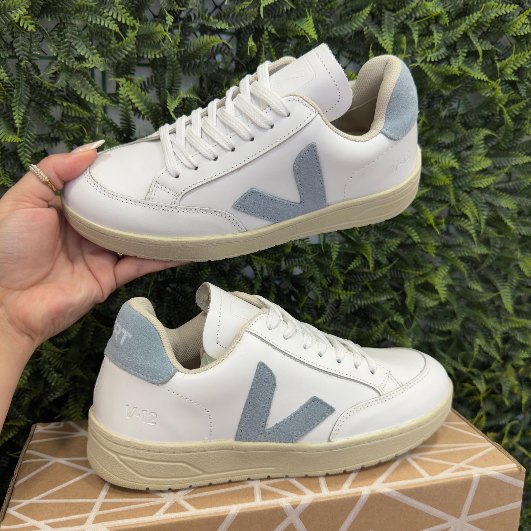 Tênis V-12 Cadarço Branco e Azul Couro Legítimo