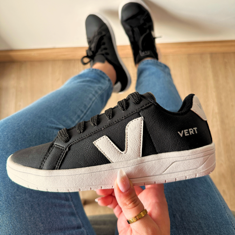 Tênis V-12 Cadarço Preto e Branco