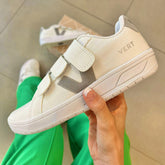 Tênis Velcro Branco e Cinza Premium