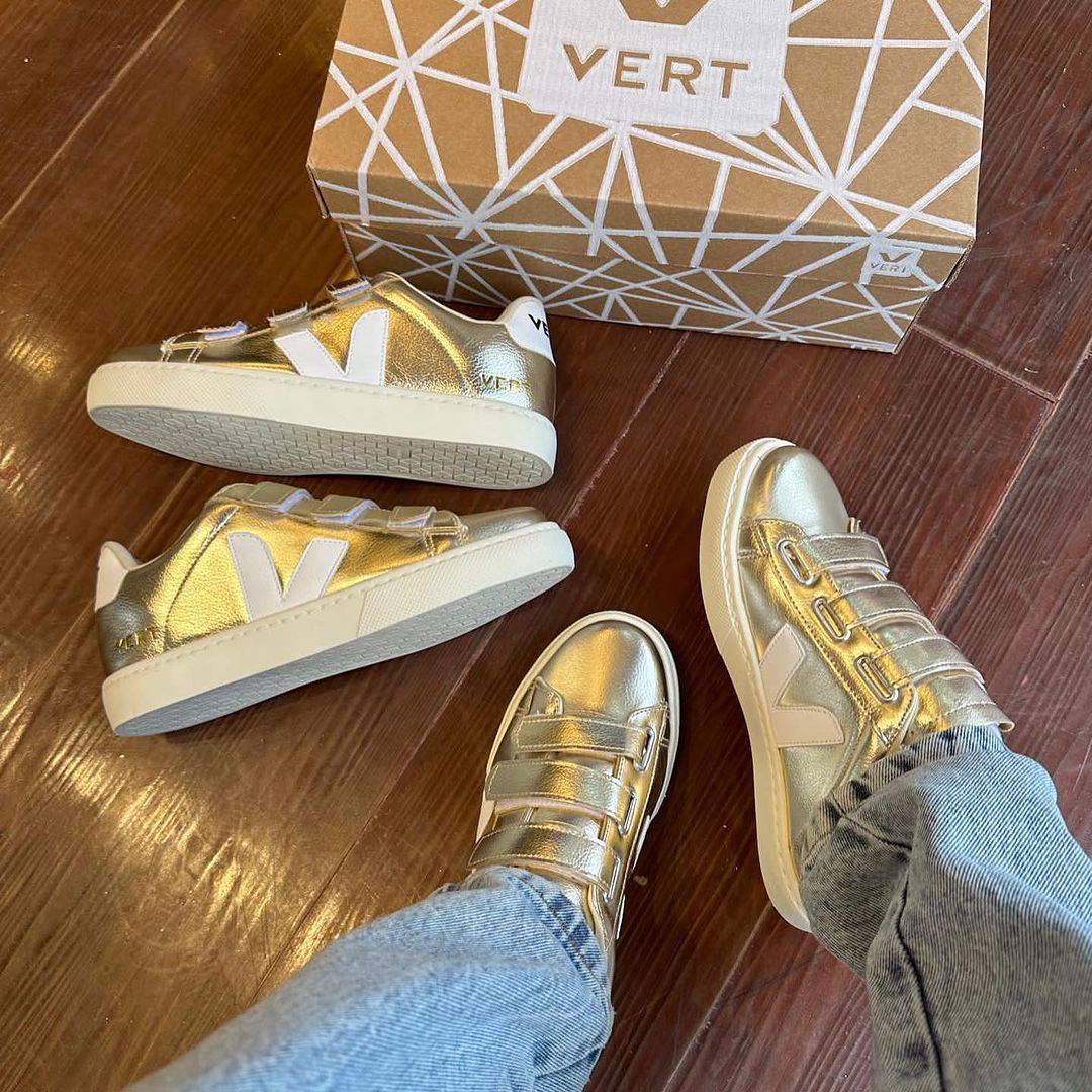 Tênis Velcro Dourado e Branco Premium