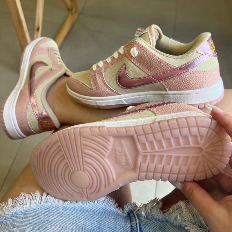 T nis Nike Dunk SB Flamingo Rose Premium