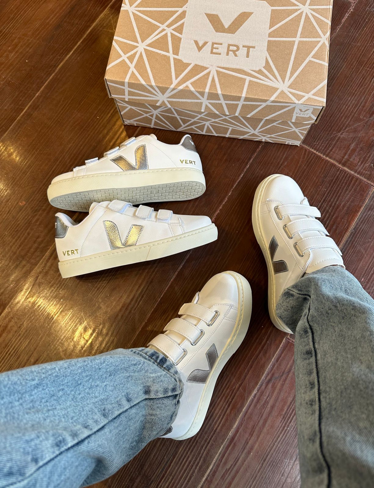 Tênis Velcro Branco e Prata Premium