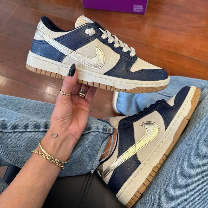 Nike dourado cheap